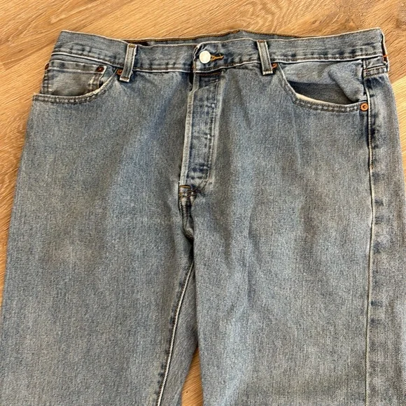 Levis 501 Jeans Mens 36x32 Blue Denim 100% Cotton Button Fly Straight - Picture 2 of 13